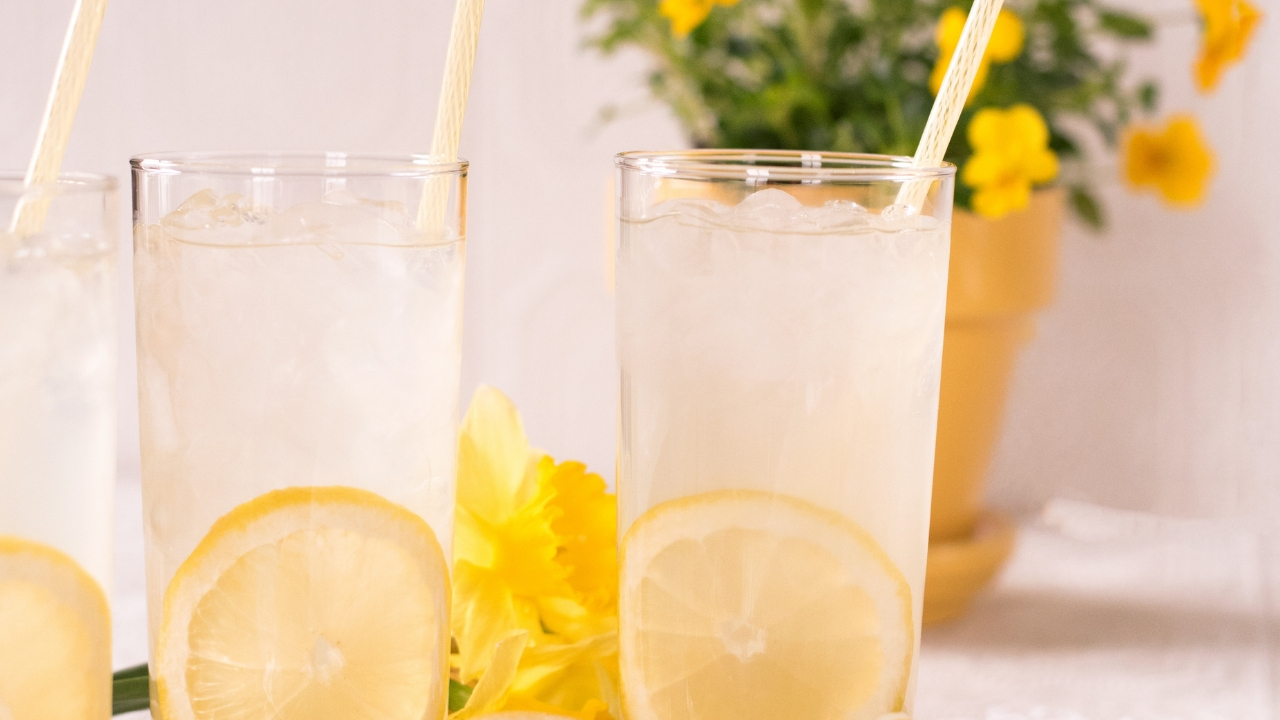 les sodas contiennent beaucoup de sucres, pendant l'allaitement il est préférable d'en limiter la consommation