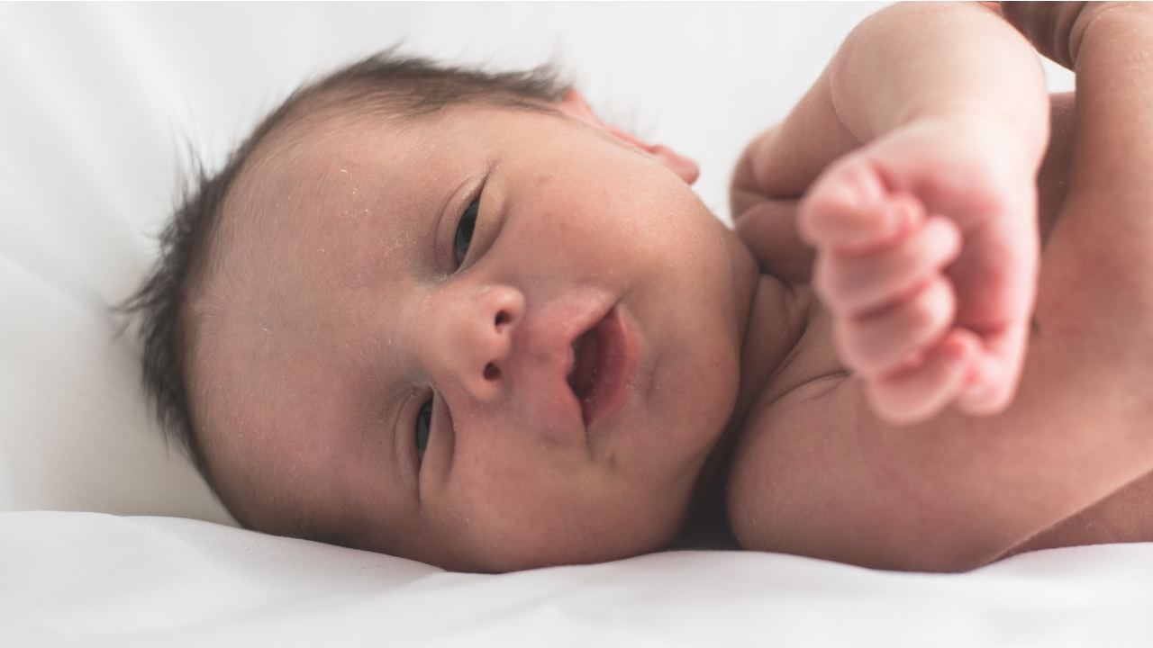 bébé agité pendant le sommeil